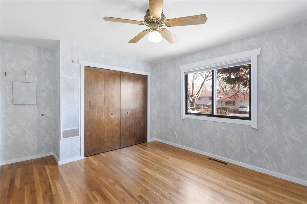 Image 12 of 45: Bedroom