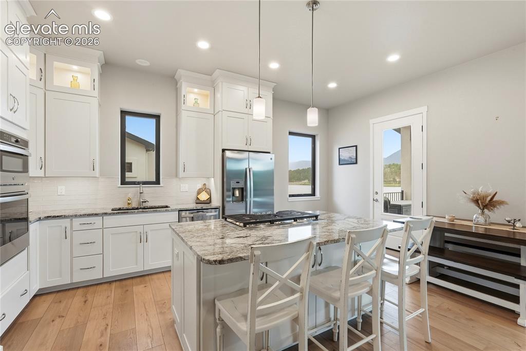 Image 11 of 50: Kitchen