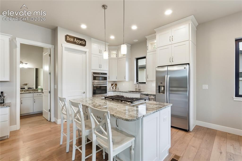 Image 12 of 50: Kitchen