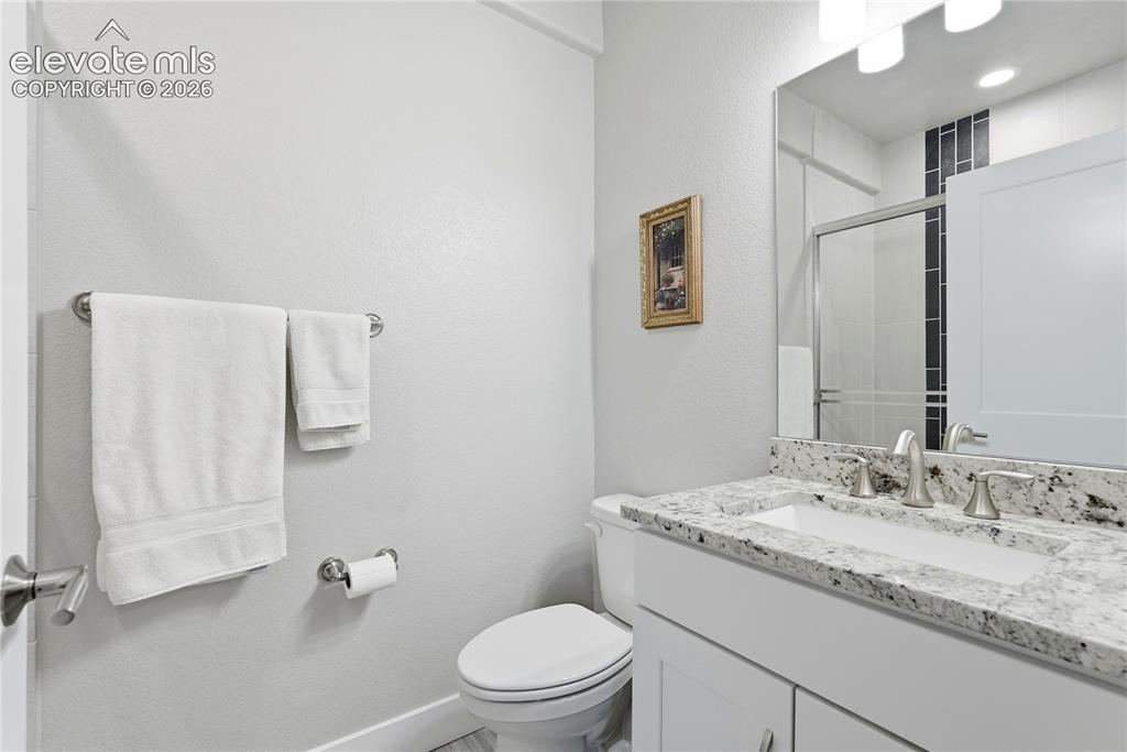 Image 40 of 50: Bathroom