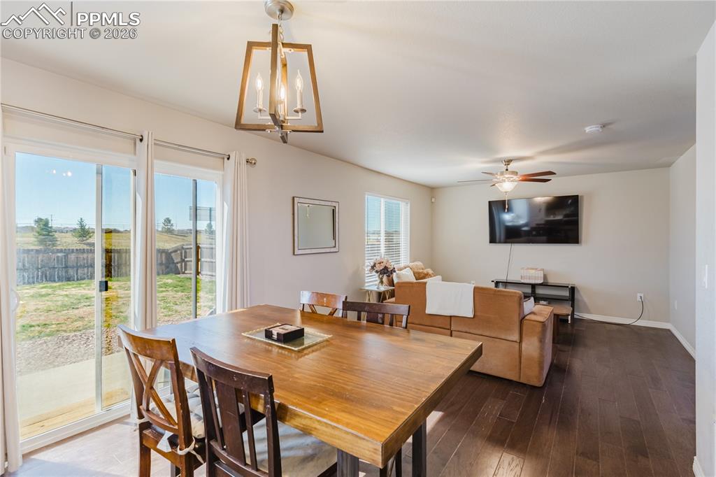 Image 16 of 39: Dining Area