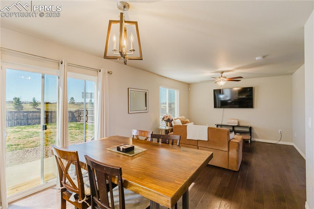 Image 18 of 39: Dining Area