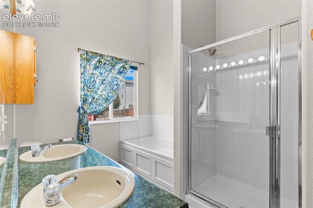 Image 15 of 28: Bathroom
