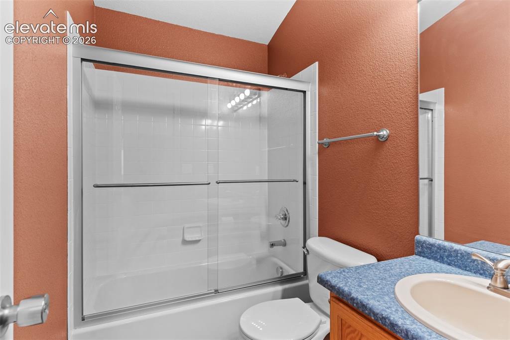 Image 17 of 28: Bathroom