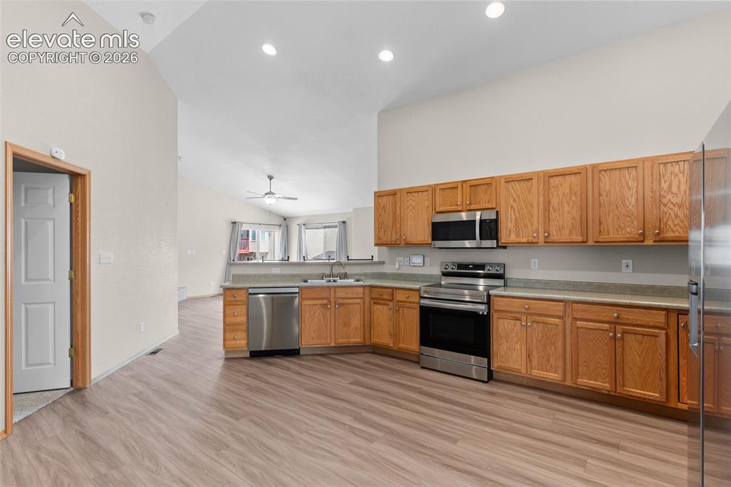 Image 8 of 28: Kitchen