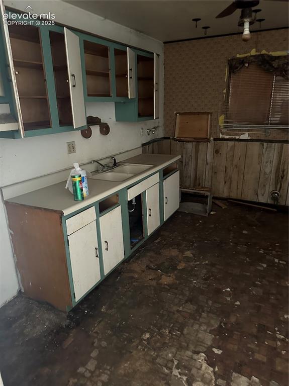 Image 17 of 25: Kitchen