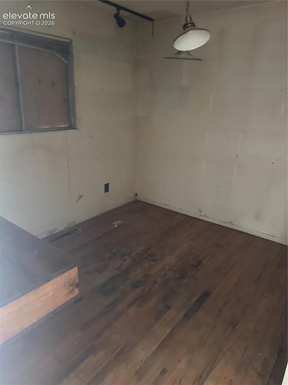 Image 18 of 25: Dining Area