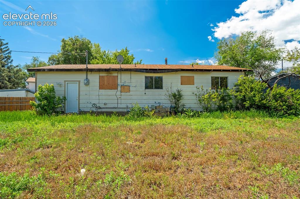 Image 19 of 25: Back of Structure