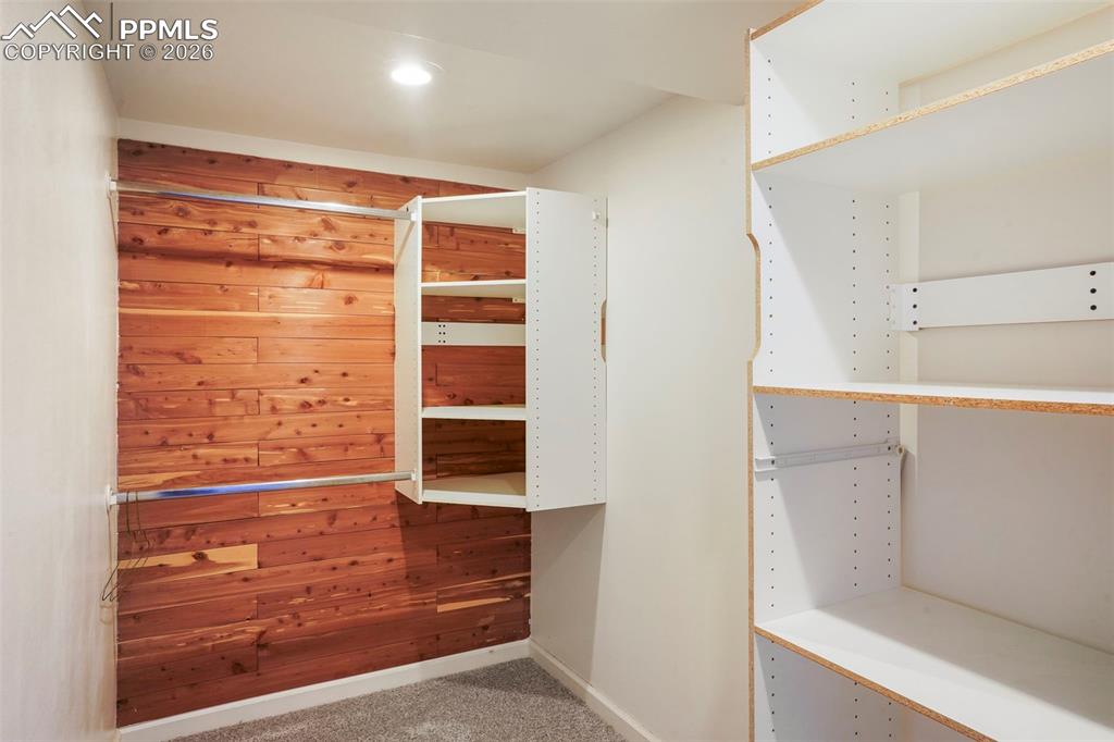 Image 21 of 36: Closet