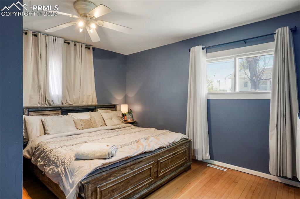 Image 4 of 36: Bedroom