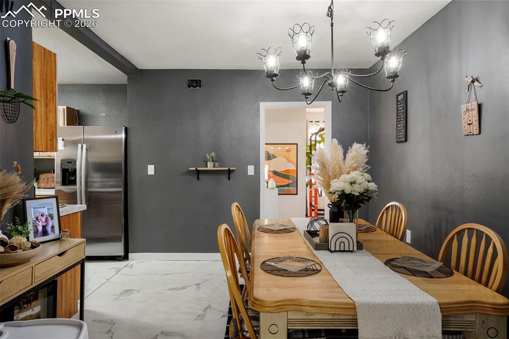 Image 9 of 36: Dining Area