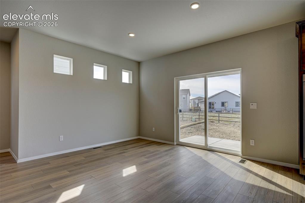 Image 11 of 27: Dining Area