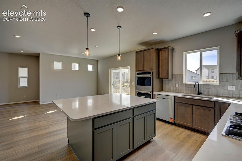 Image 16 of 27: Kitchen