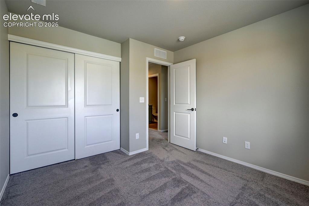 Image 19 of 27: Bedroom
