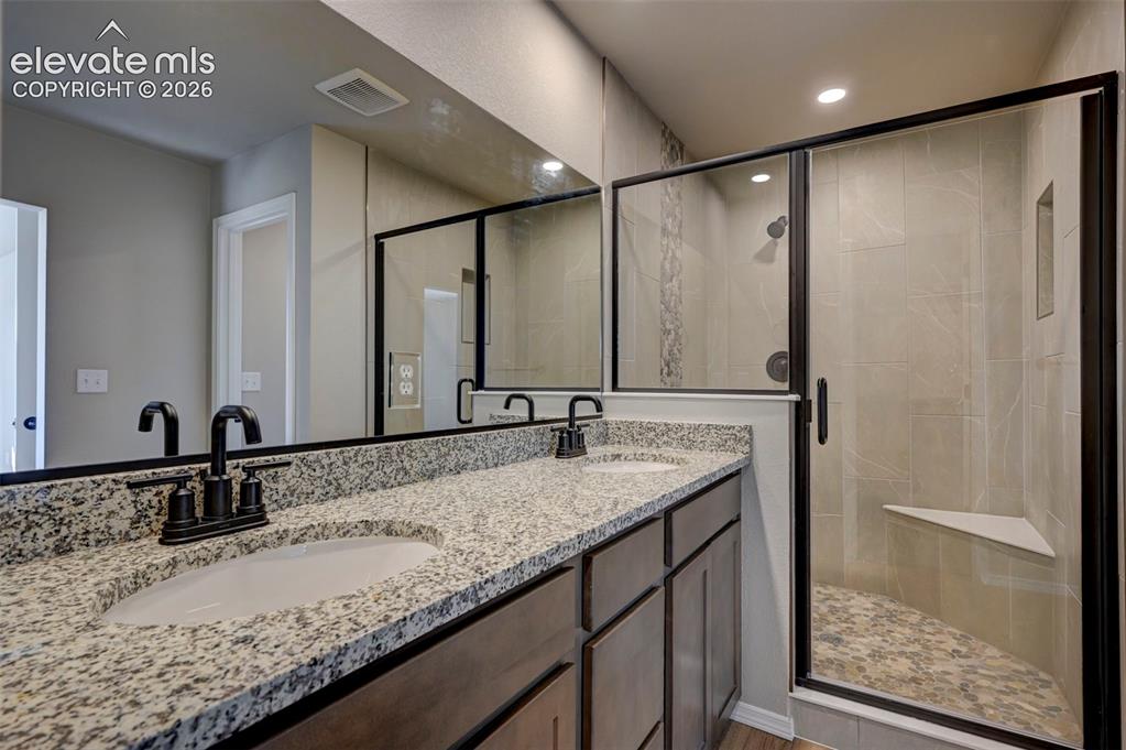 Image 26 of 27: Master Bathroom