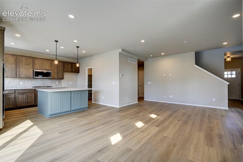 Image 9 of 27: Dining Area