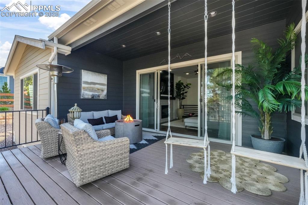 Image 12 of 50: Deck