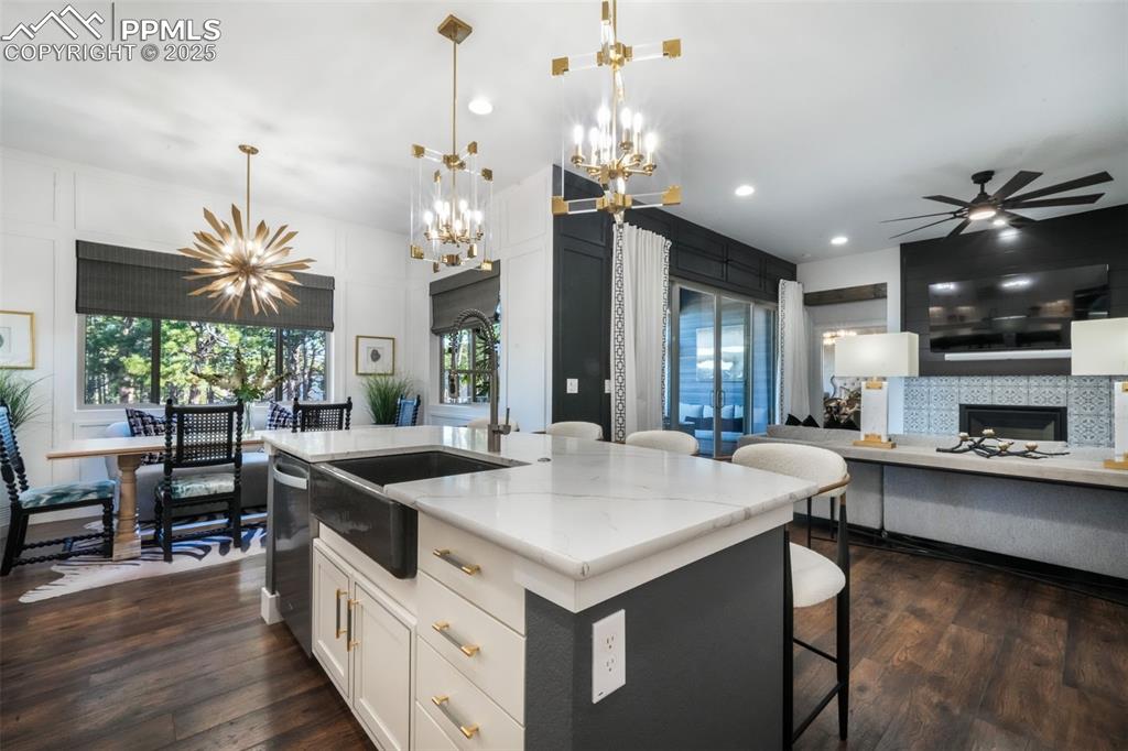 Image 15 of 50: Kitchen