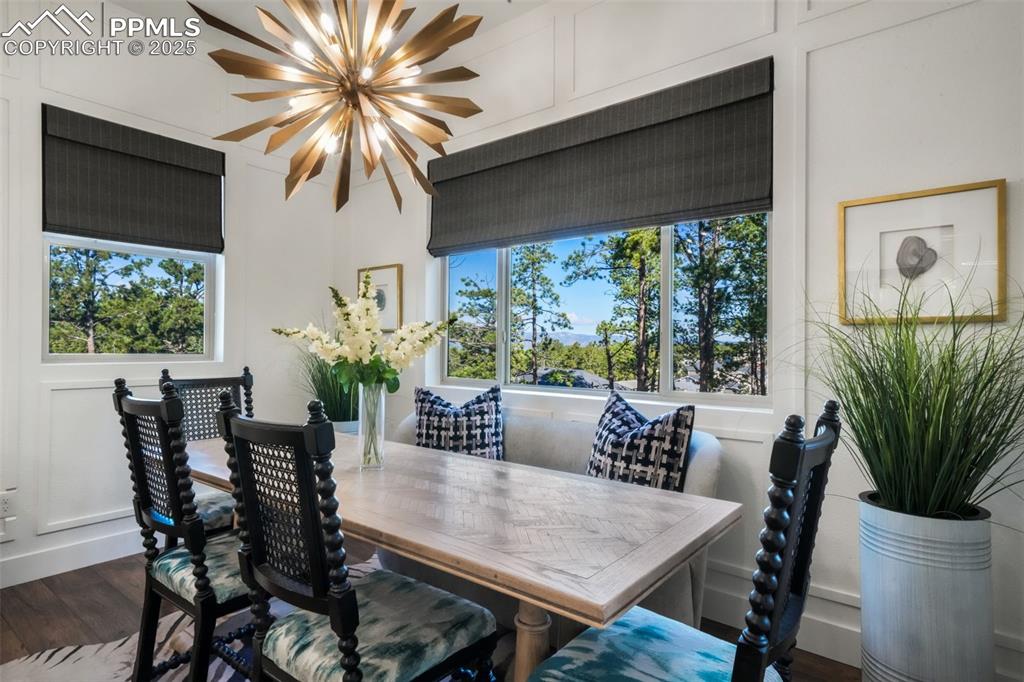 Image 17 of 50: Dining Area