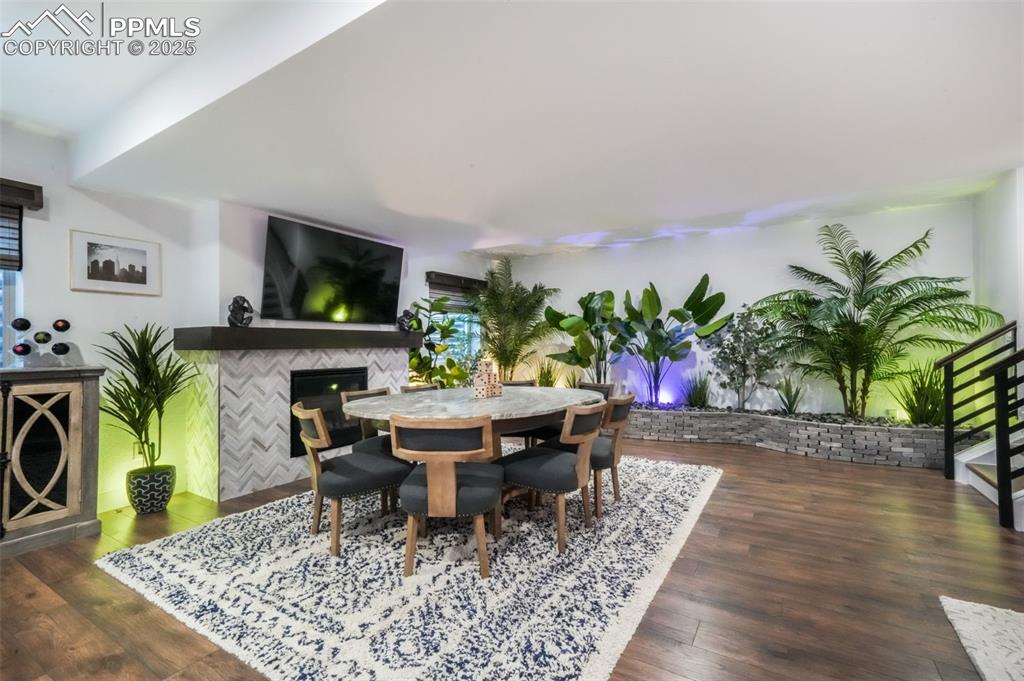 Image 25 of 50: Family Room