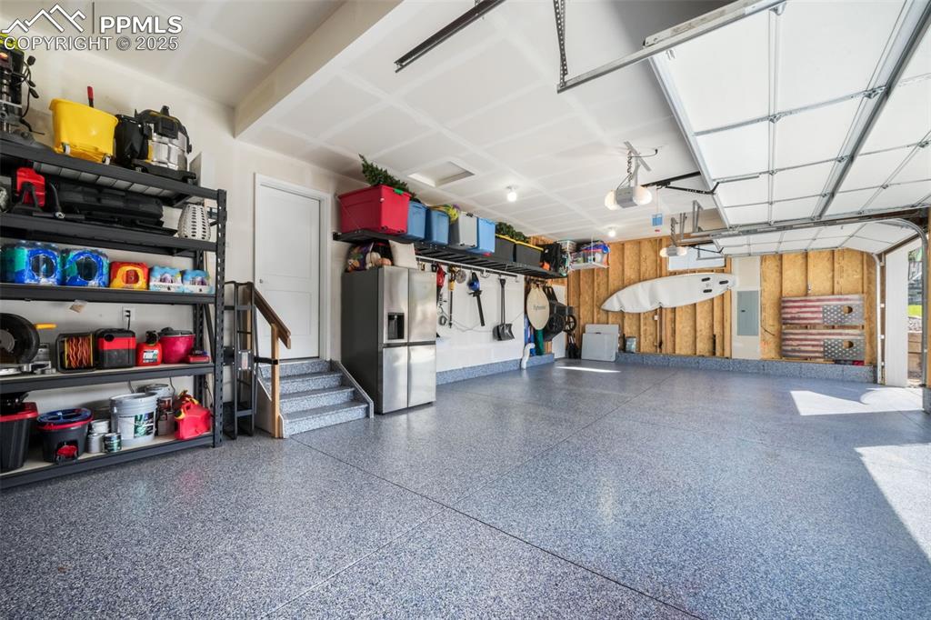 Image 36 of 50: Garage