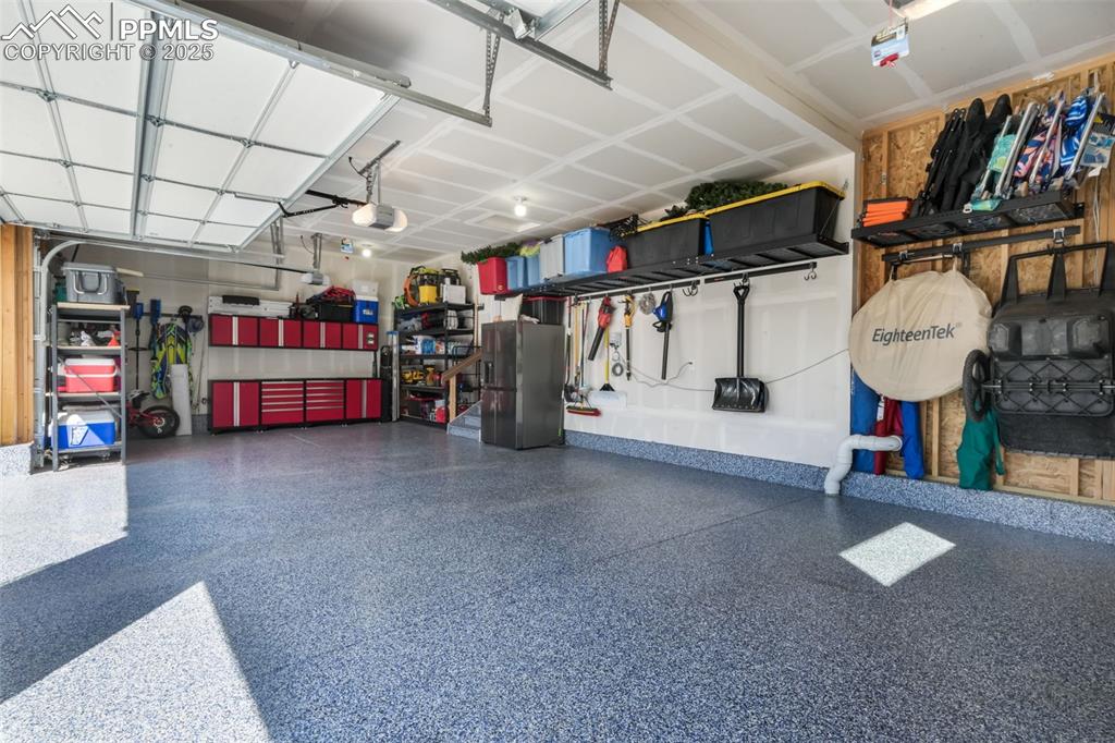 Image 37 of 50: Garage