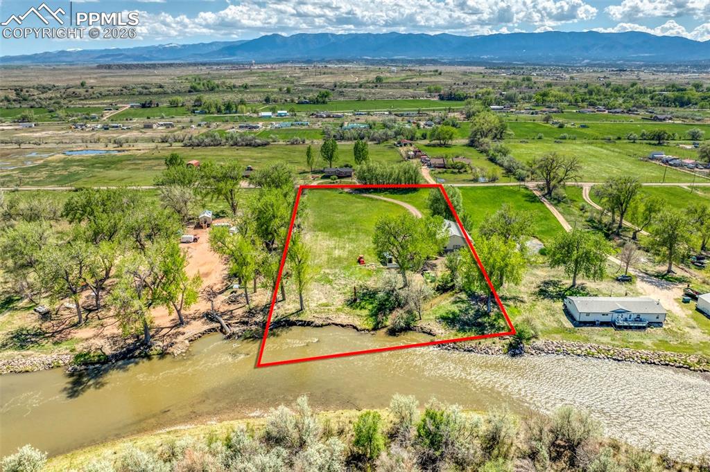 Image 22 of 27: Property lines are approximate and not a survey.