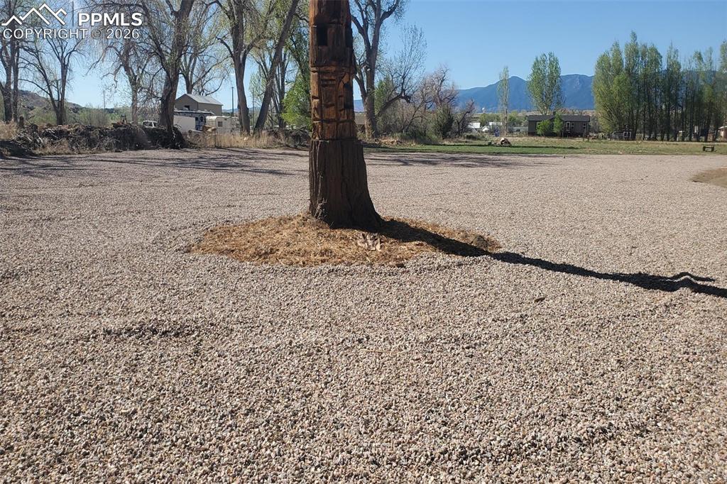 Image 9 of 27: Lot