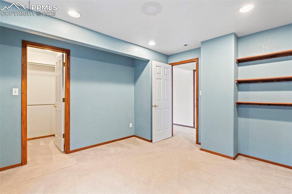 Image 28 of 34: Bedroom