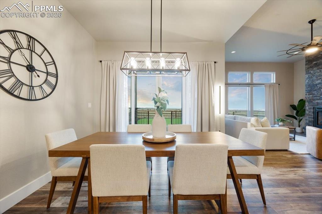Image 17 of 50: Dining Area