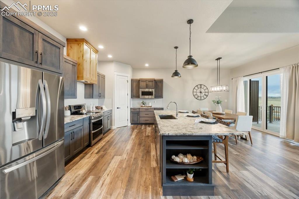 Image 8 of 50: Kitchen