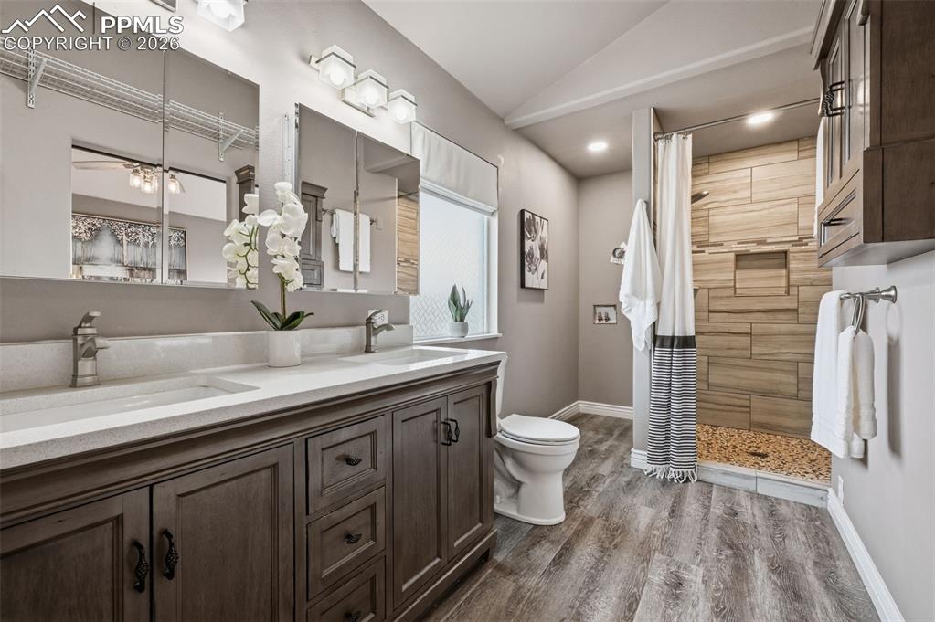 Image 24 of 50: A double vanity will make it easy to have 2 people getting ready to go.