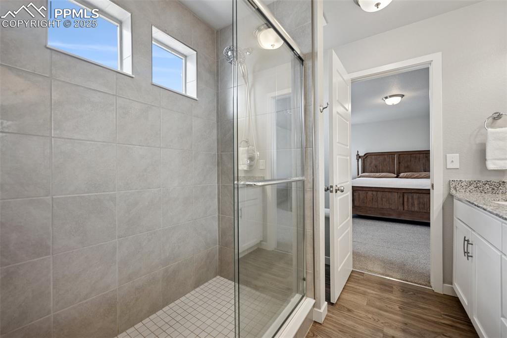 Image 11 of 18: Bathroom