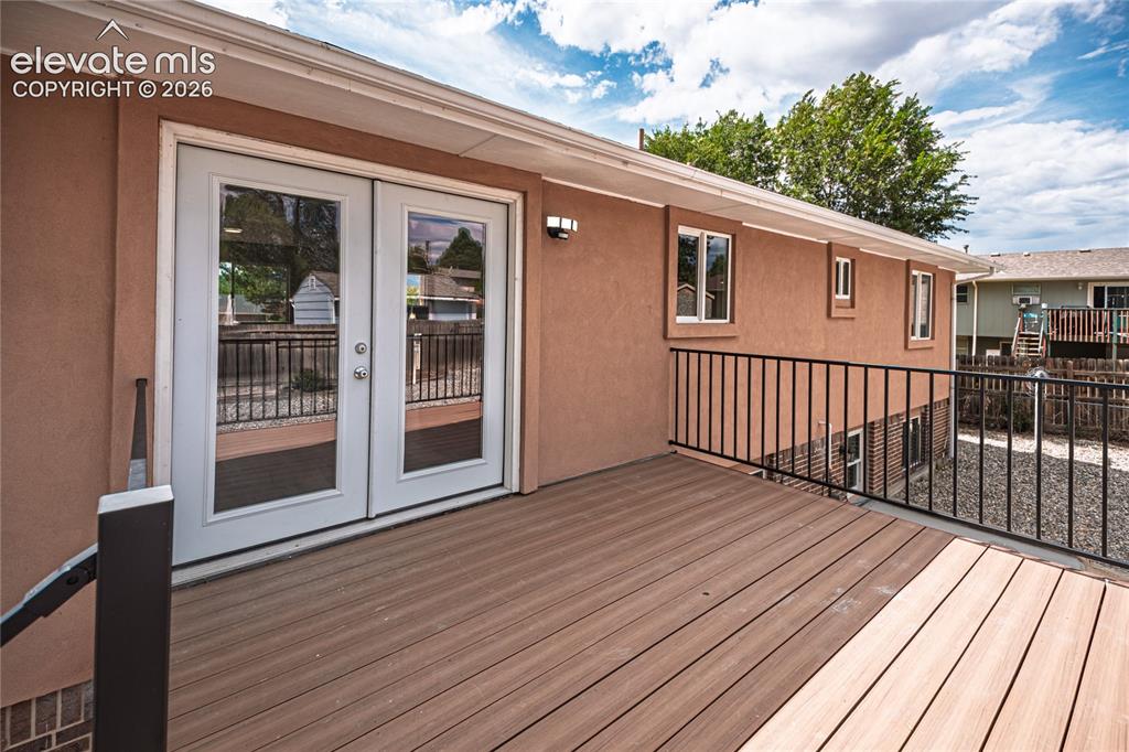 Image 7 of 50: Deck