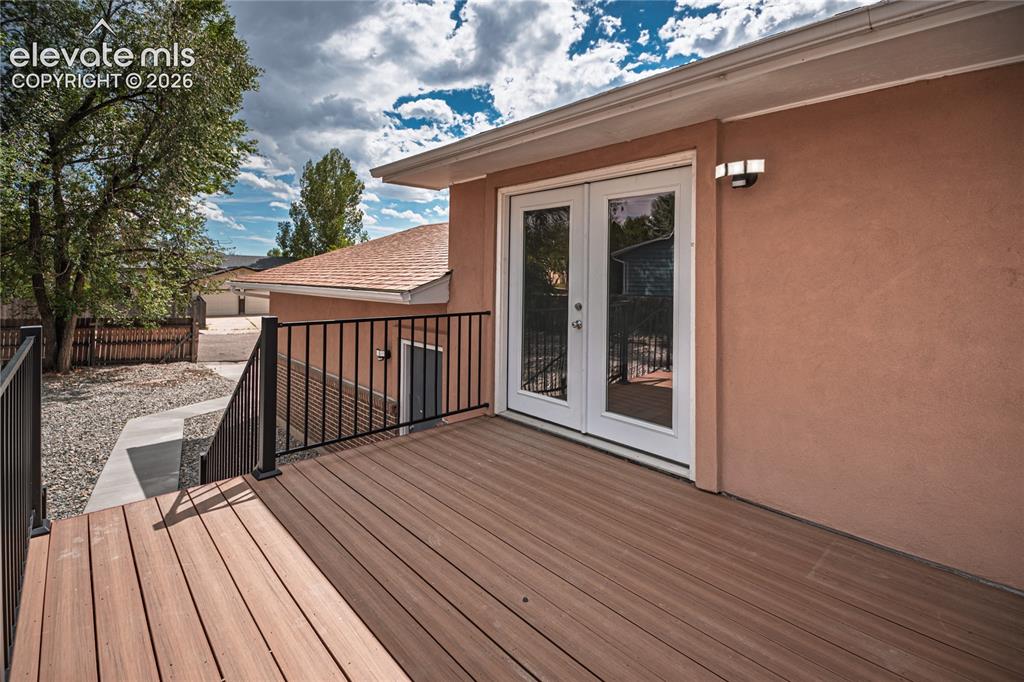 Image 8 of 50: Deck