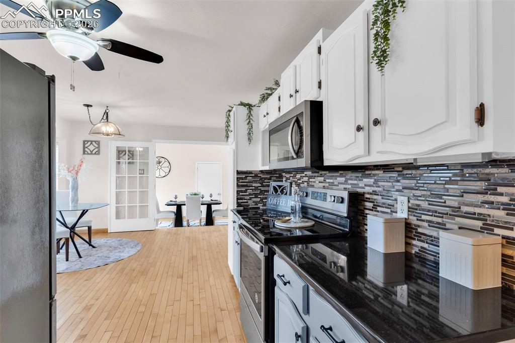 Image 11 of 29: Kitchen