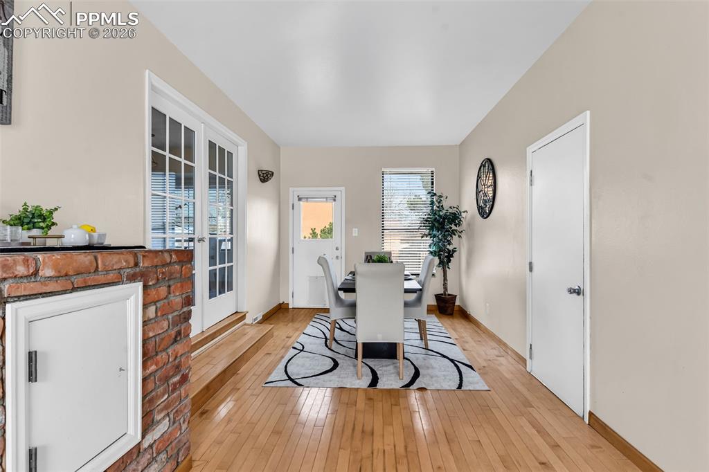 Image 14 of 29: Dining Area