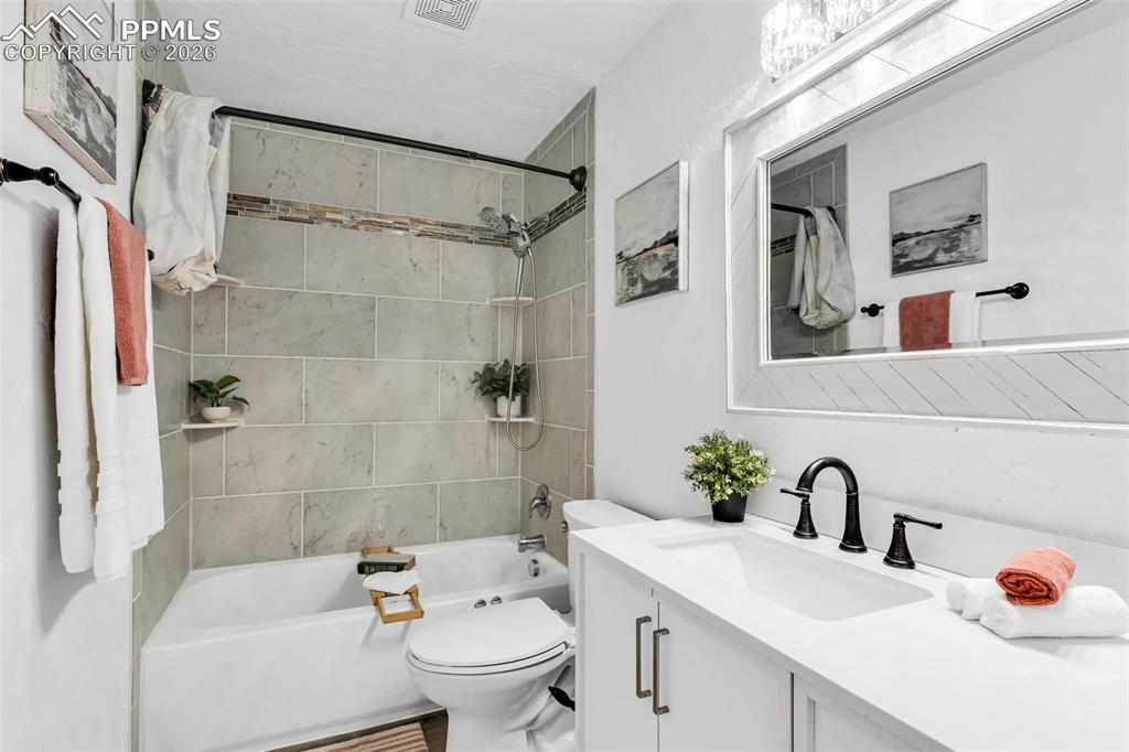 Image 15 of 29: Bathroom