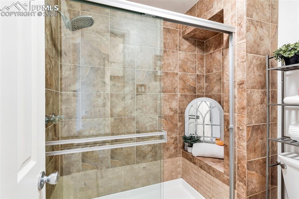 Image 19 of 29: Bathroom