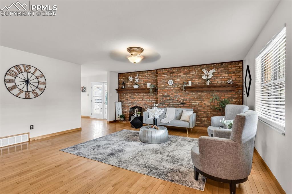 Image 7 of 29: Living Room