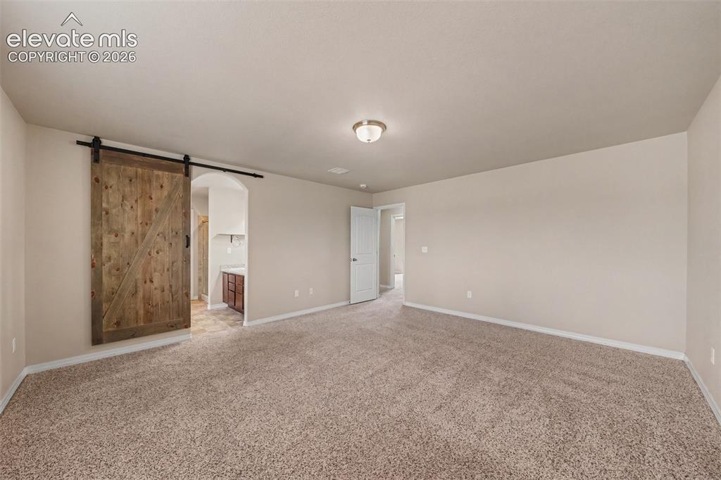 Image 11 of 25: Bedroom