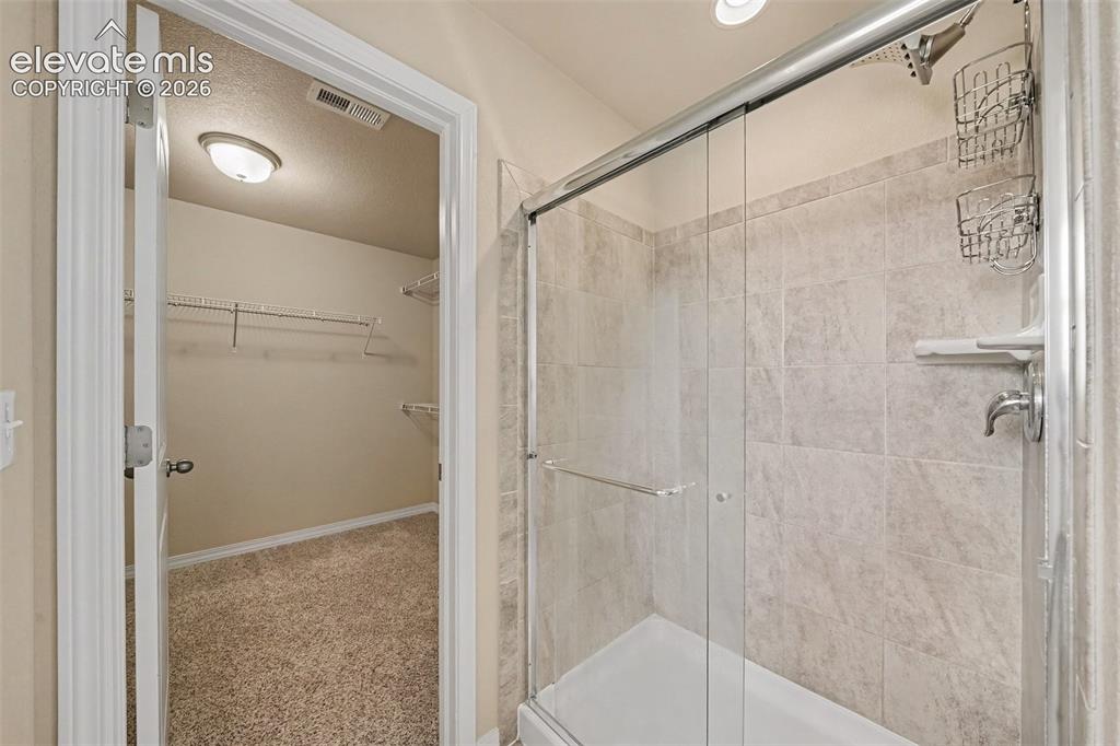 Image 14 of 25: Bathroom