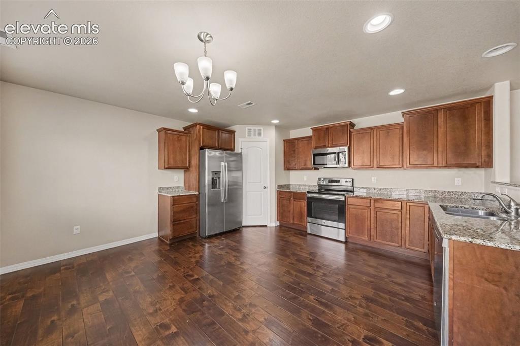 Image 6 of 25: Kitchen