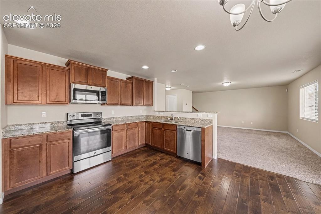 Image 8 of 25: Kitchen