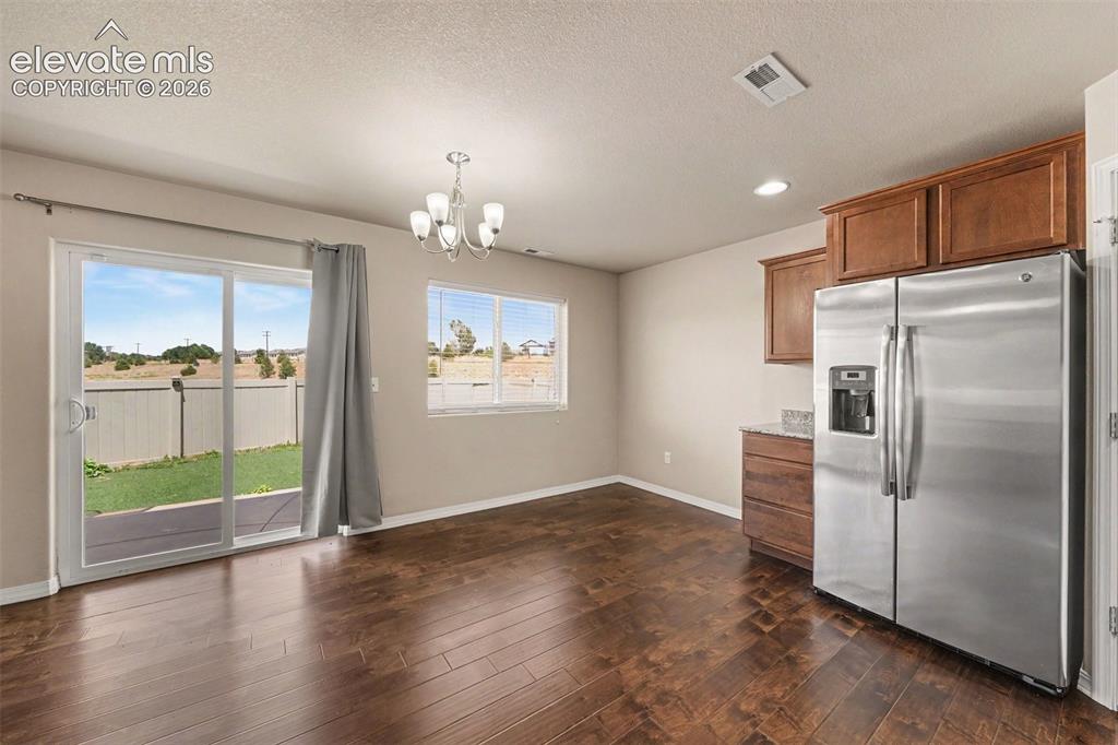 Image 9 of 25: Kitchen