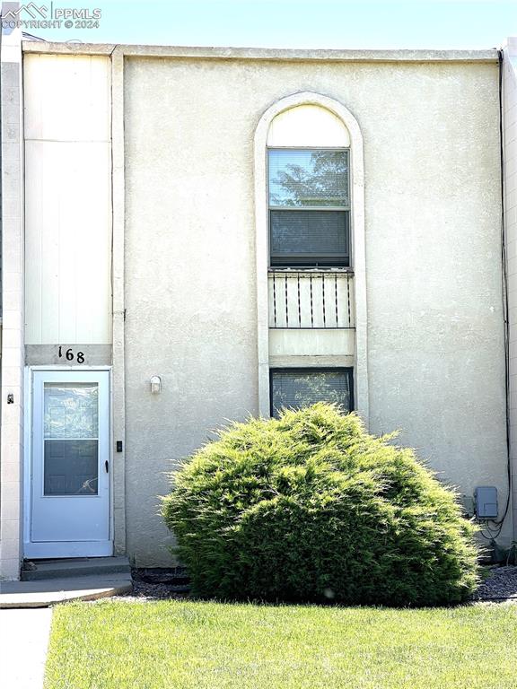 Caption: Entry