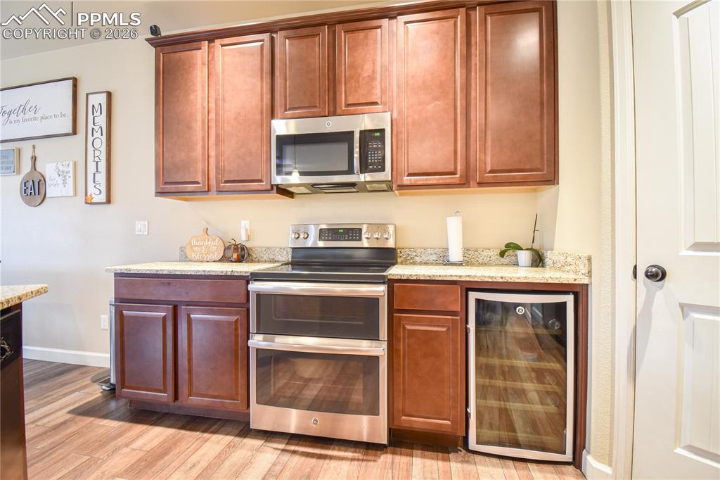 Image 19 of 50: Kitchen