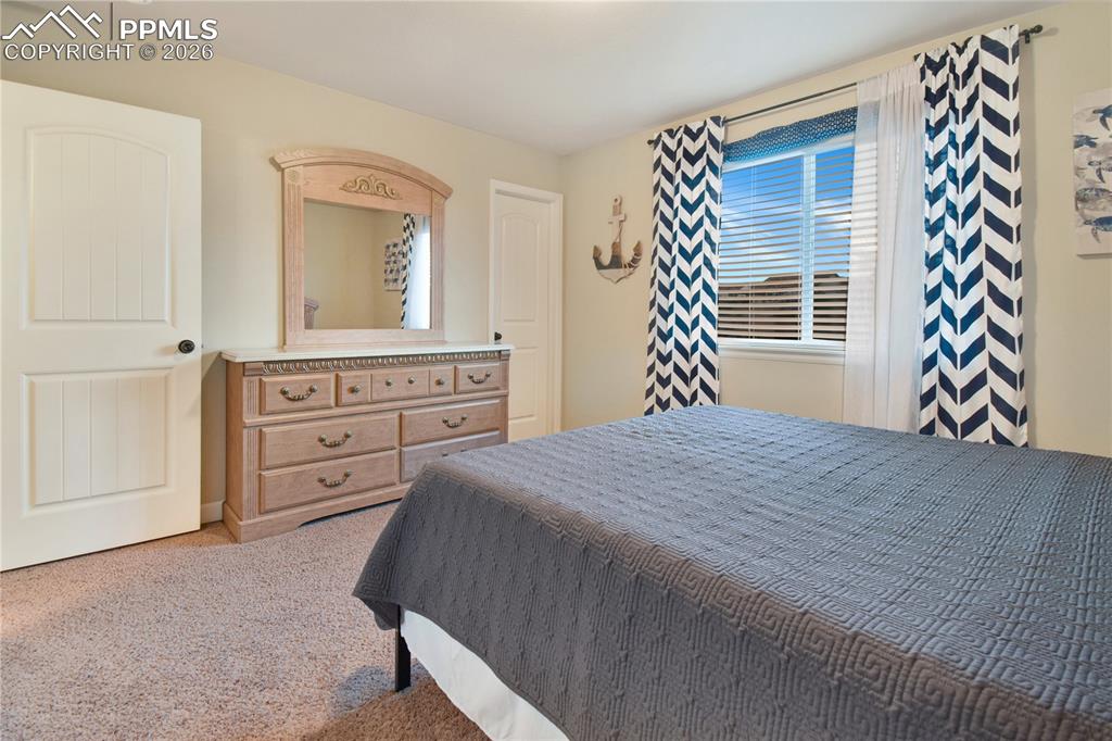 Image 39 of 50: Bedroom