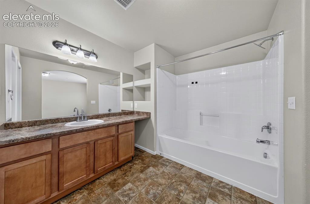 Image 15 of 22: Bathroom