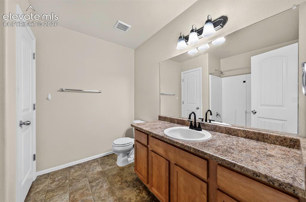 Image 18 of 22: Bathroom